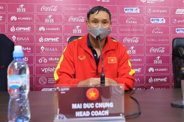 HLV Mai Đức Chung hài lòng về tinh thần thi đấu của các học trò ở trận gặp Hàn Quốc