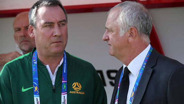 Trợ lý Rene Meulensteen (trái) nhiều khả năng sẽ dẫn ĐT Úc ở trận gặp Việt Nam