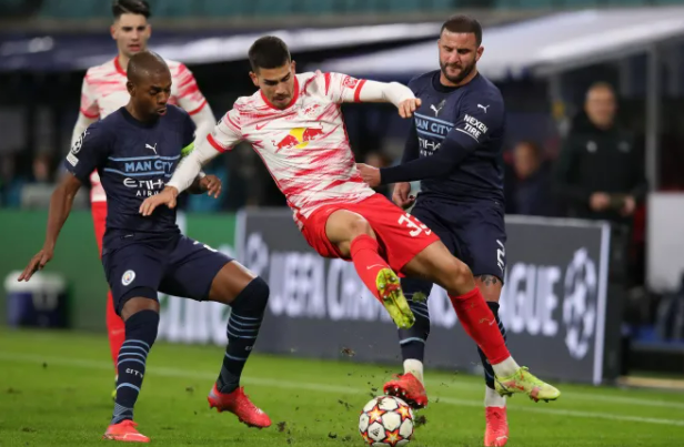 Kyle Walker bị treo giò 3 trận ở Champions League Kyle Walker bị treo giò 3 trận ở Champions League