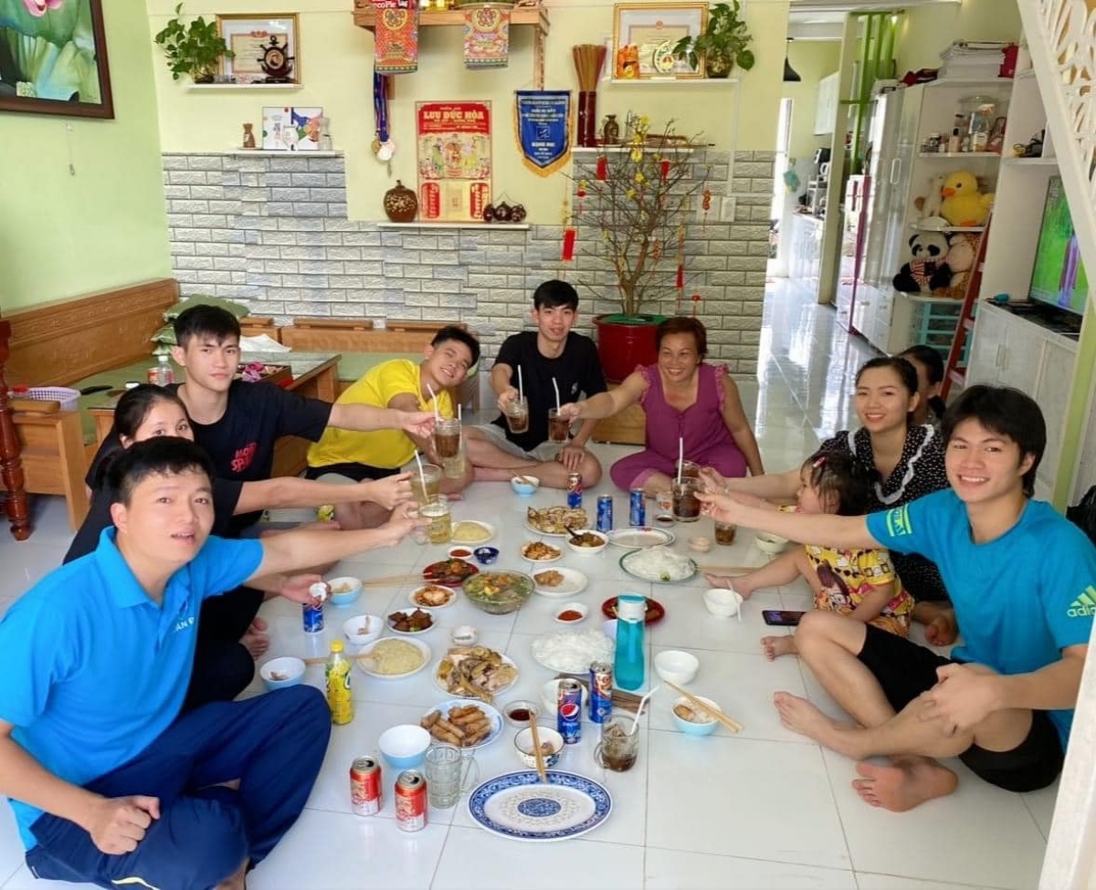 ĐT bơi đón Tết xa nhà