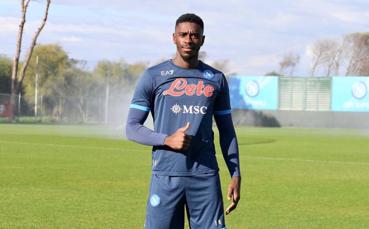 Tuanzebe sang Napoli
