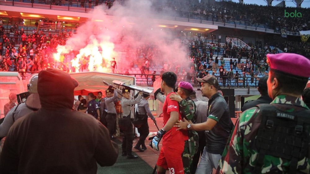 Bao luc bong da o Indonesia