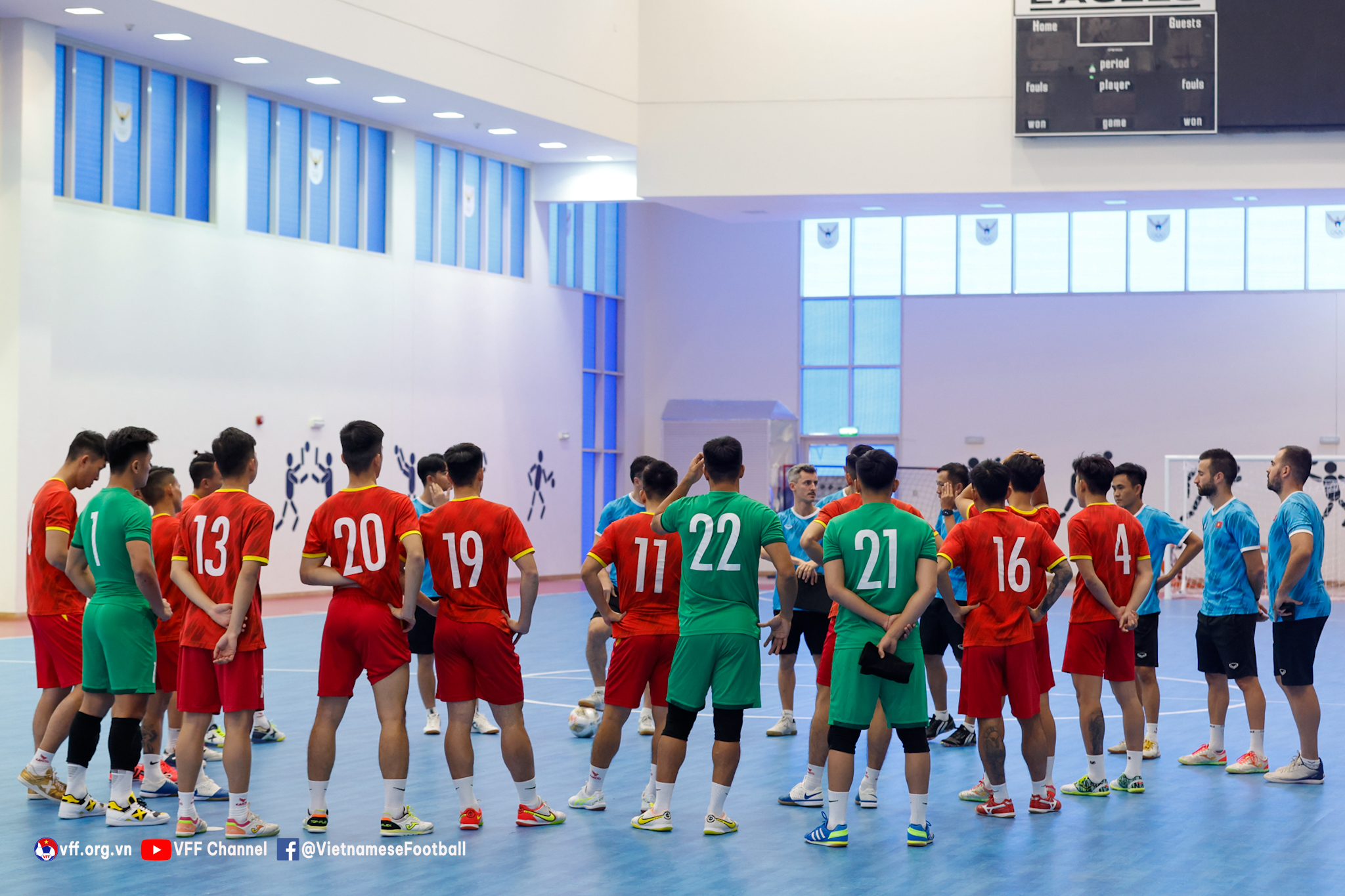 ĐT futsal Việt Nam lên tinh thần trước trận gặp Nhật Bản 1