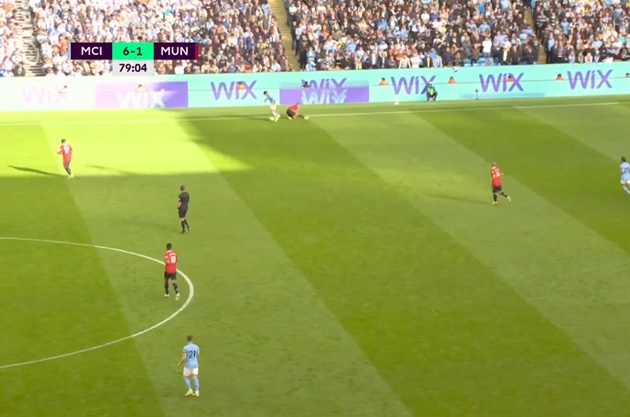 Bruno Fernandes và Casemiro trở thành trò cười trước Man City 2