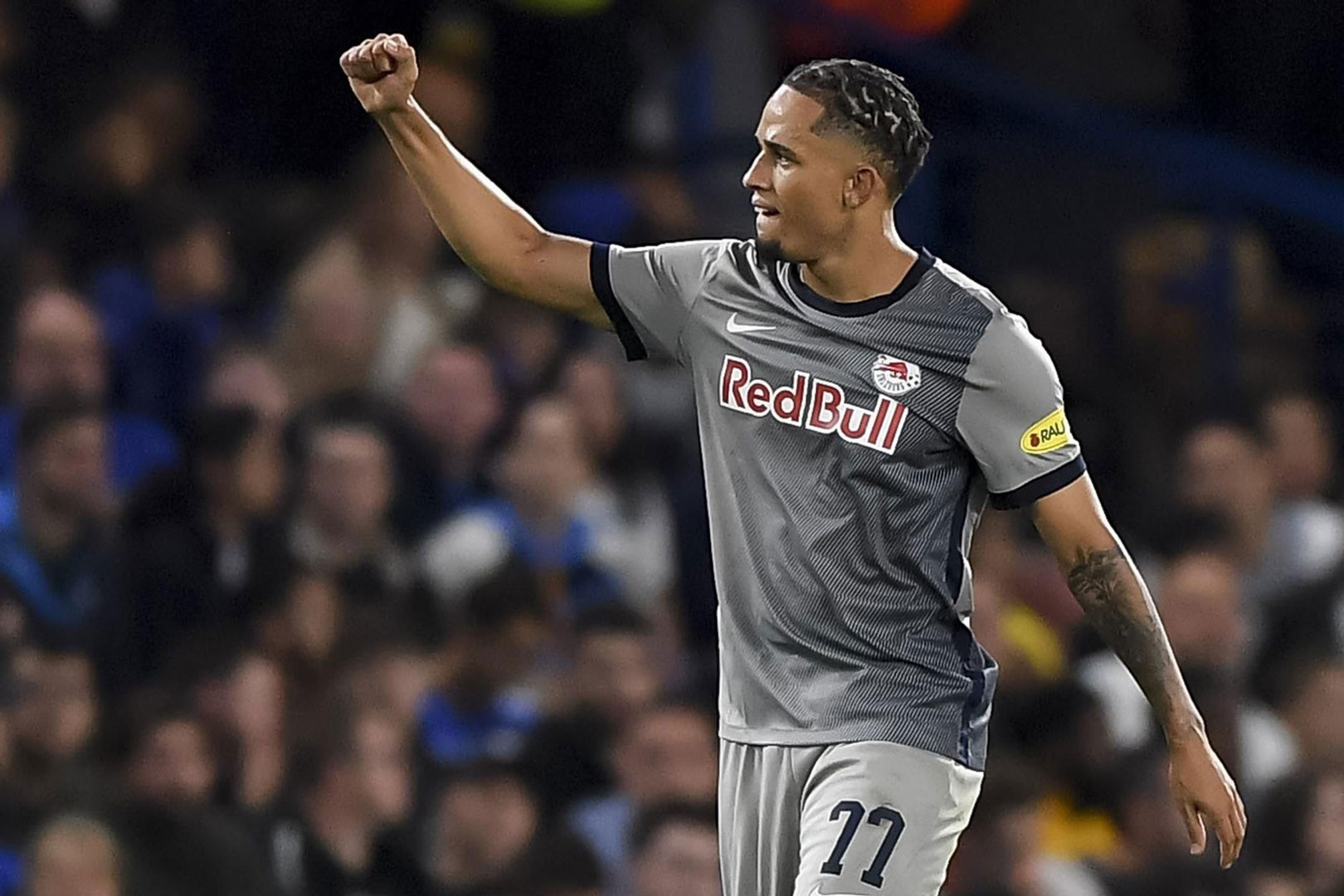 MU theo duoi Noah Okafor