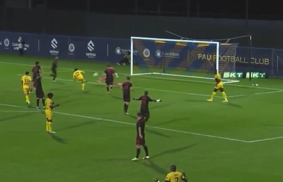 Quang Hải ghi bàn thắng đầu tiên cho Pau tại Ligue 2 1 Quang Hải ghi bàn thắng đầu tiên cho Pau tại Ligue 2 1