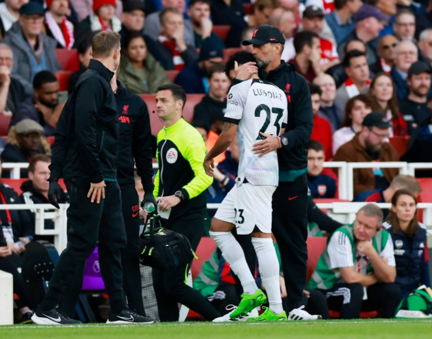 Diaz dinh chan thuong dau goi truoc Arsenal