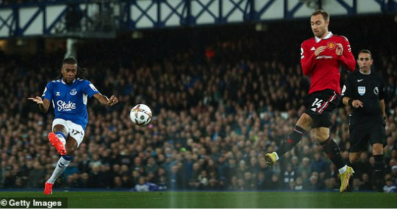 Antony và Ronaldo ghi bàn, MU ngược dòng thành công trước Everton 2