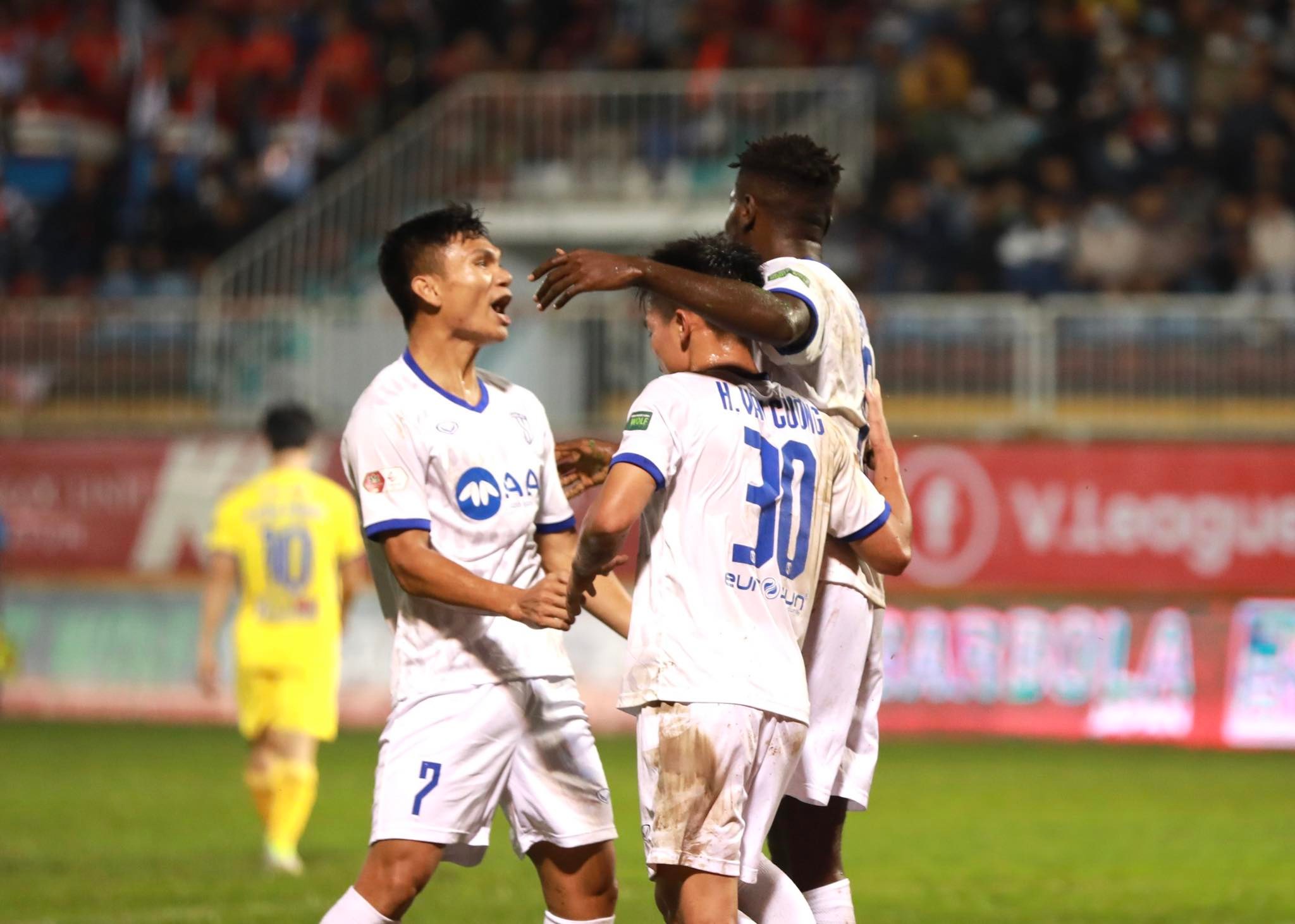 Thấy gì sau trận HAGL 1-2 SLNA 2 Thấy gì sau trận HAGL 1-2 SLNA 2