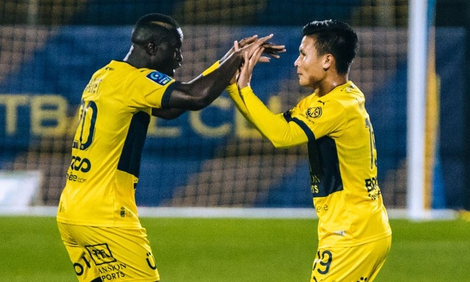 Hai trong ba chien thang cua Pau tu dau mua dien ra tren san khach. 