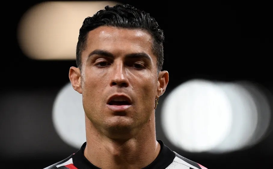 Cả đội MU ủng hộ Ten Hag phạt Ronaldo 1