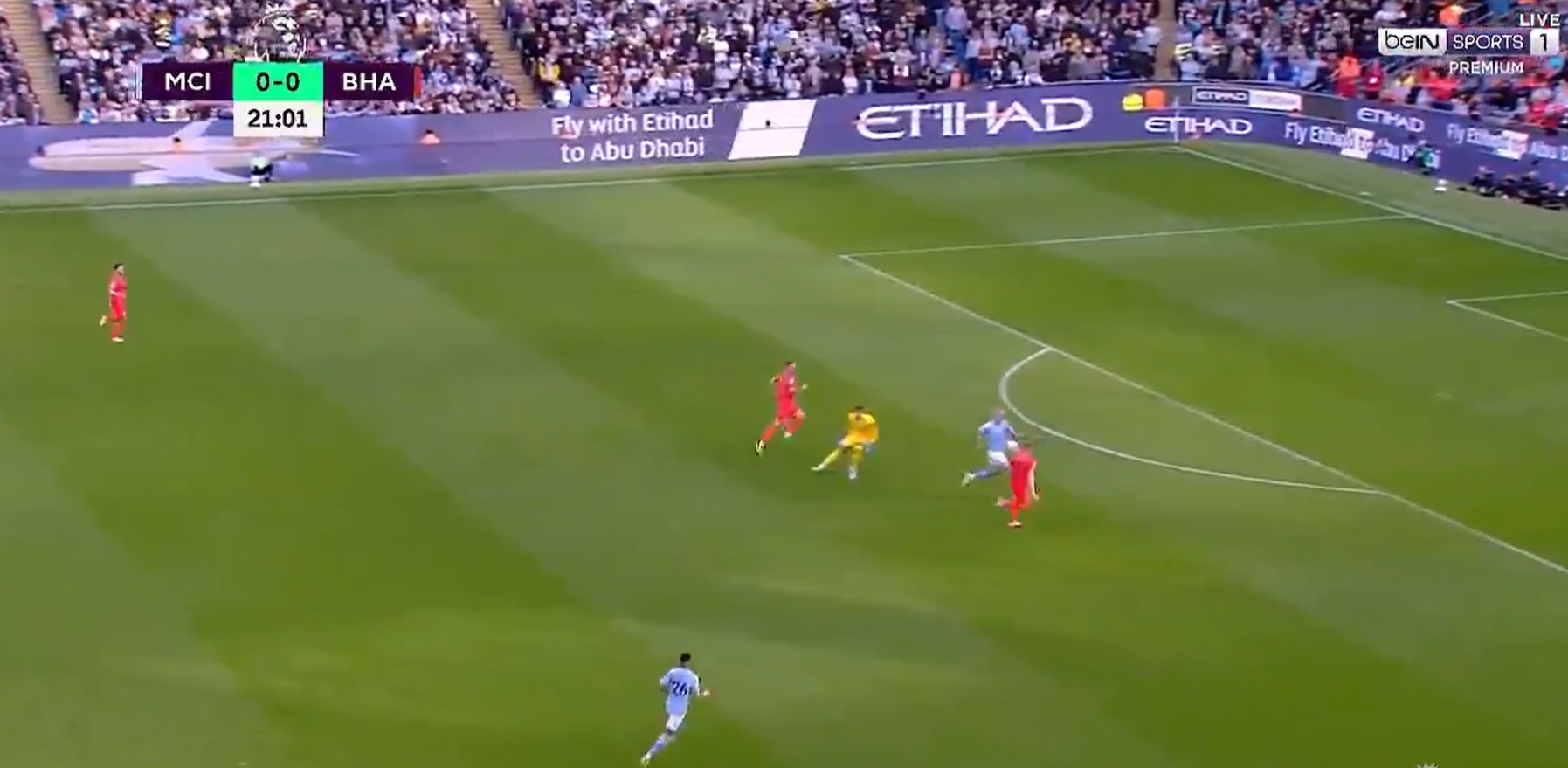 Quái vật Haaland húc bay hậu vệ Brighton rồi ghi bàn 2