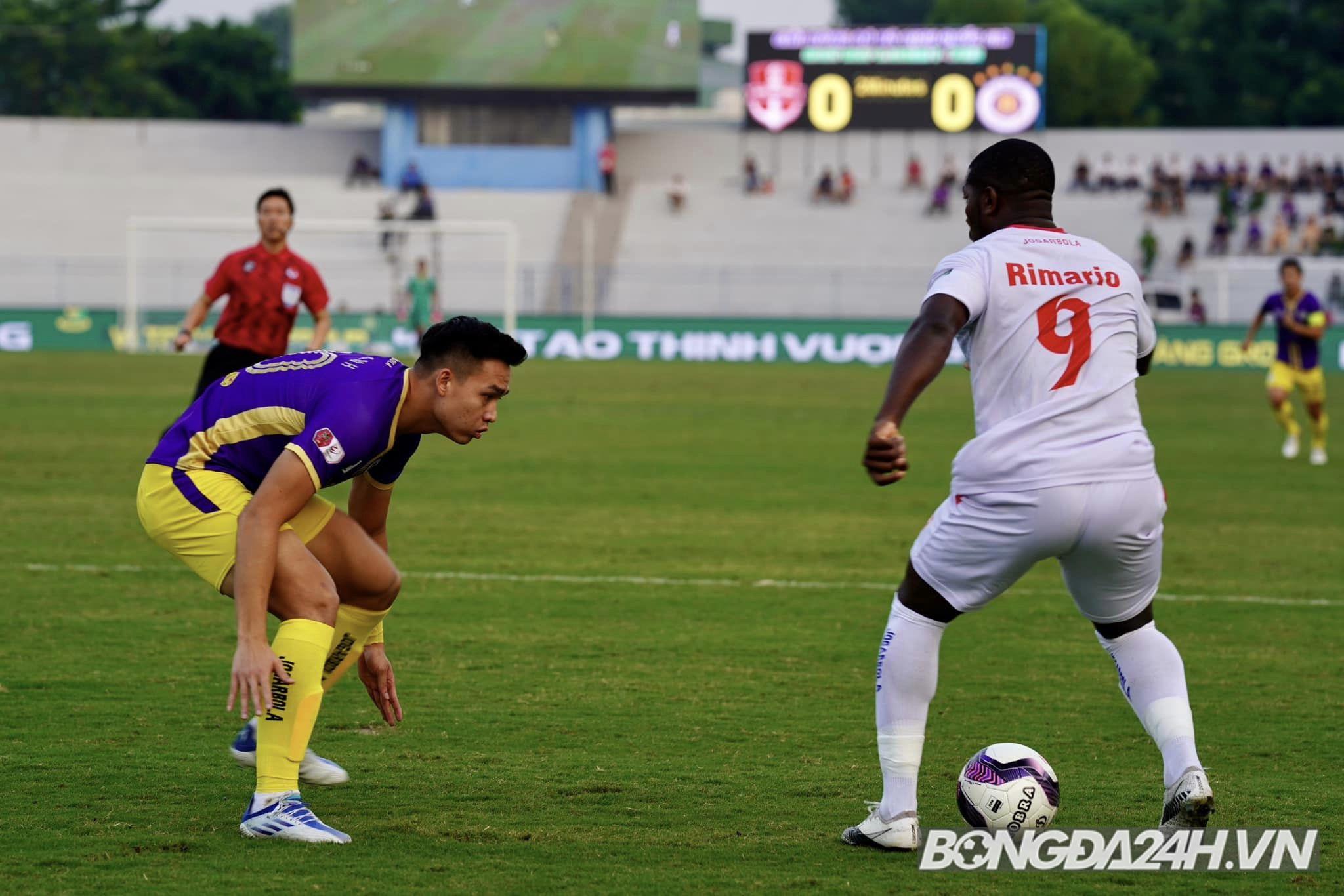 Người cũ của HAGL khiến hàng phòng ngự của Hà Nội chật vật 2