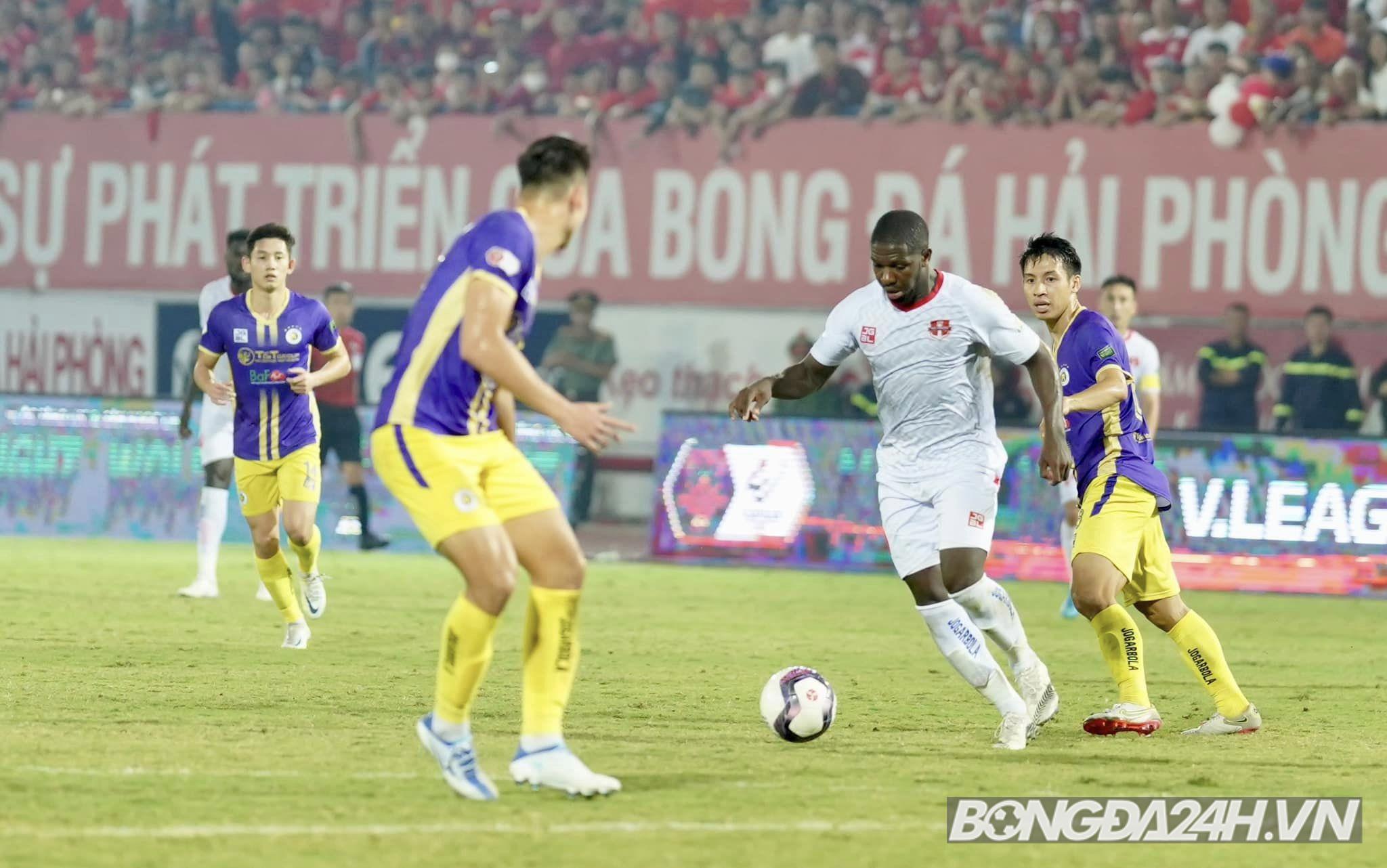 Người cũ của HAGL khiến hàng phòng ngự của Hà Nội chật vật 3