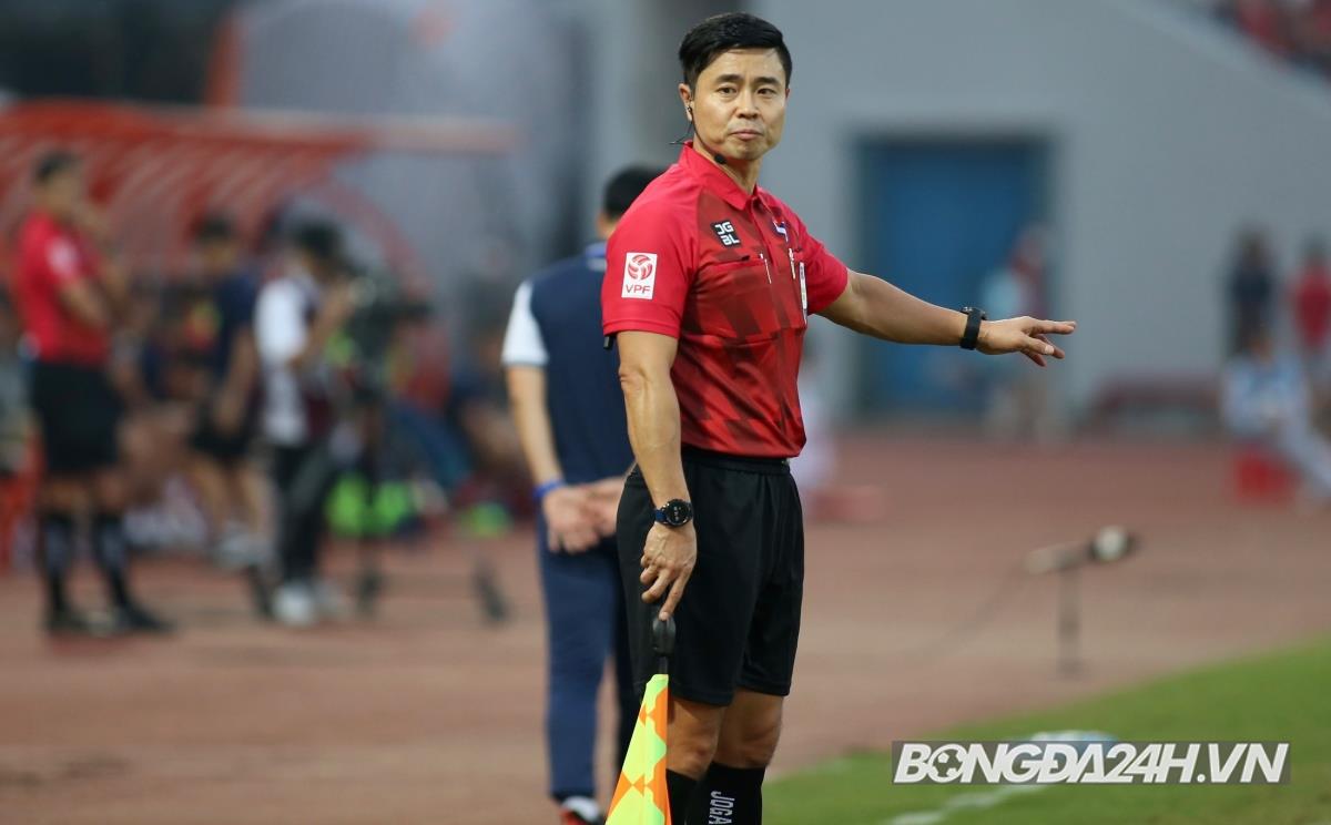Trọng tài Hàn ngăn cầu thủ Hải Phòng câu giờ 2