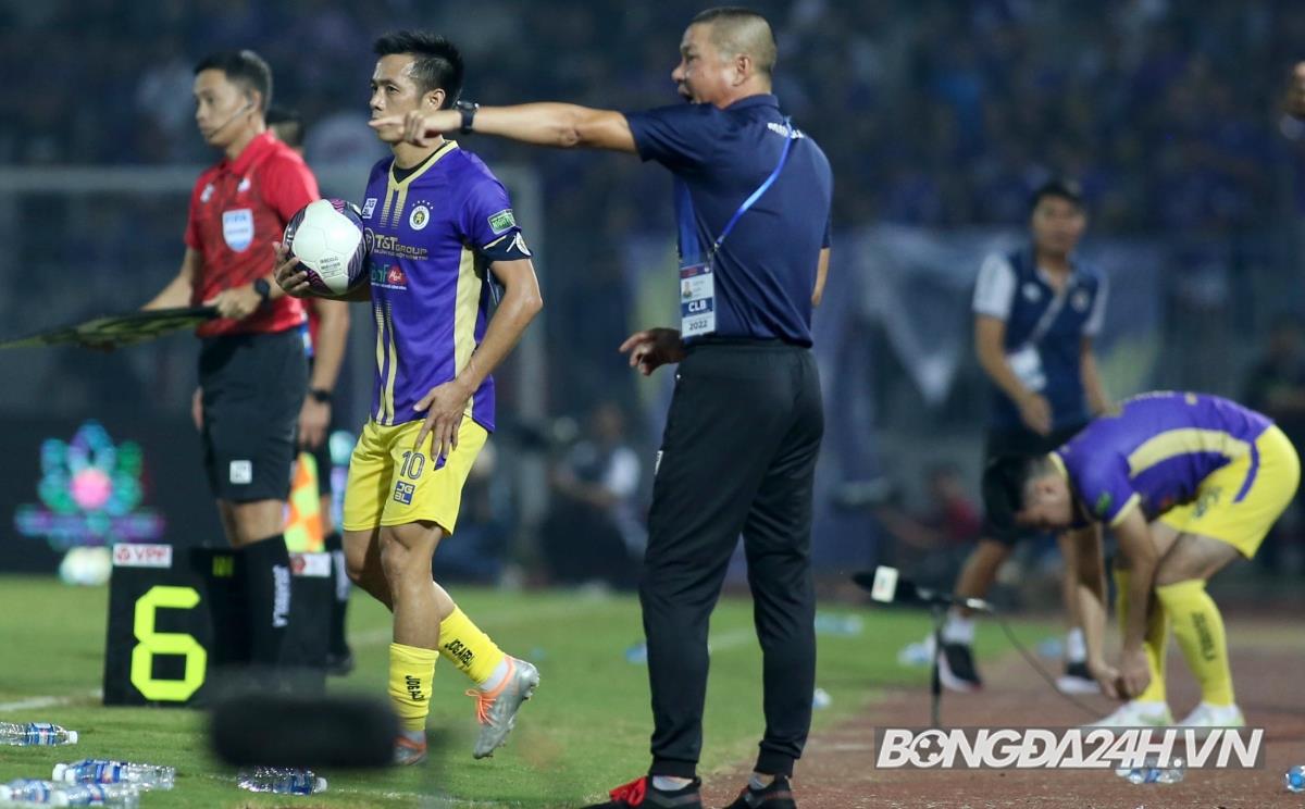 Trọng tài Hàn ngăn cầu thủ Hải Phòng câu giờ 3