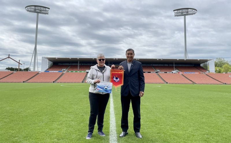 HLV Mai Đức Chung tại New Zealand HLV Mai duc Chung tai New Zealand