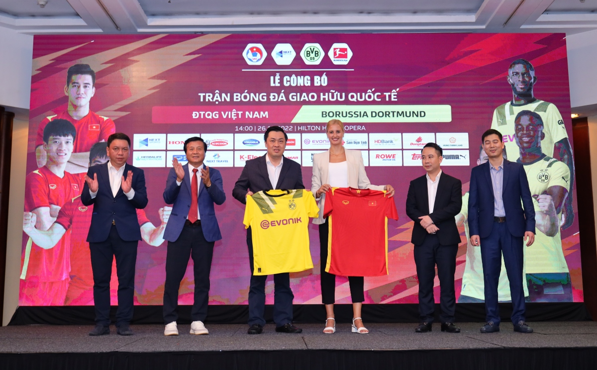 Cong bo le ra mat tran giao huu Viet Nam vs Dortmund