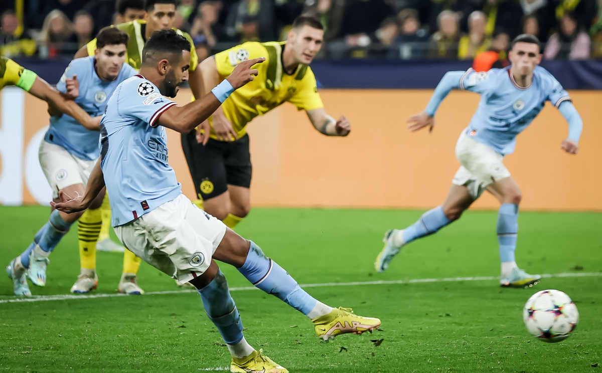 Mahrez sut truot penalty truoc Dortmund