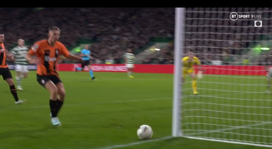 Pha bỏ lỡ khó tin ở Champions League rạng sáng nay 1