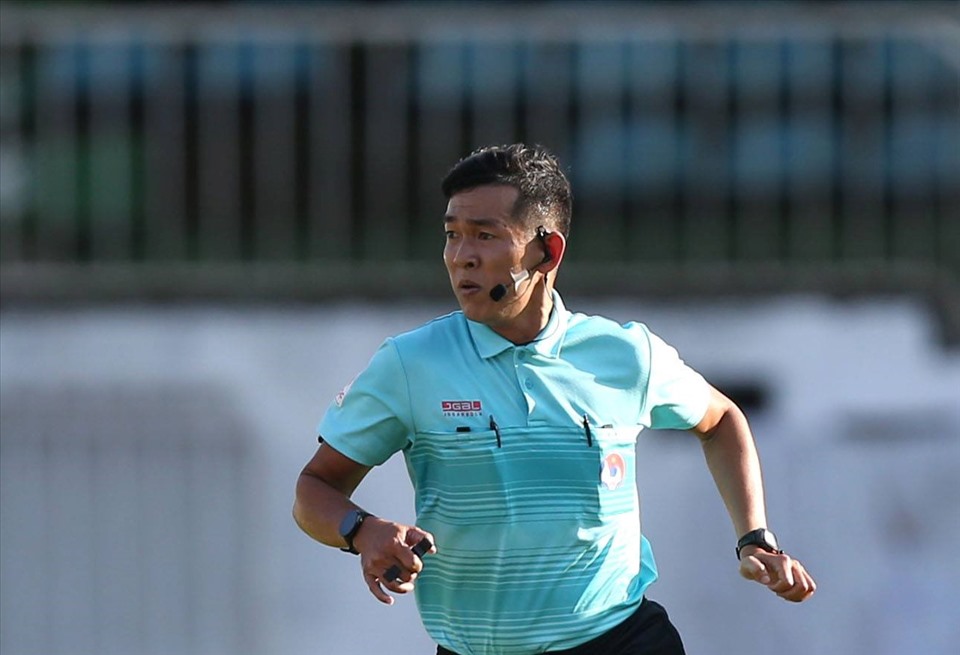 Trọng tài Trần Ngọc Nhớ Trong tai Tran Ngoc Nho