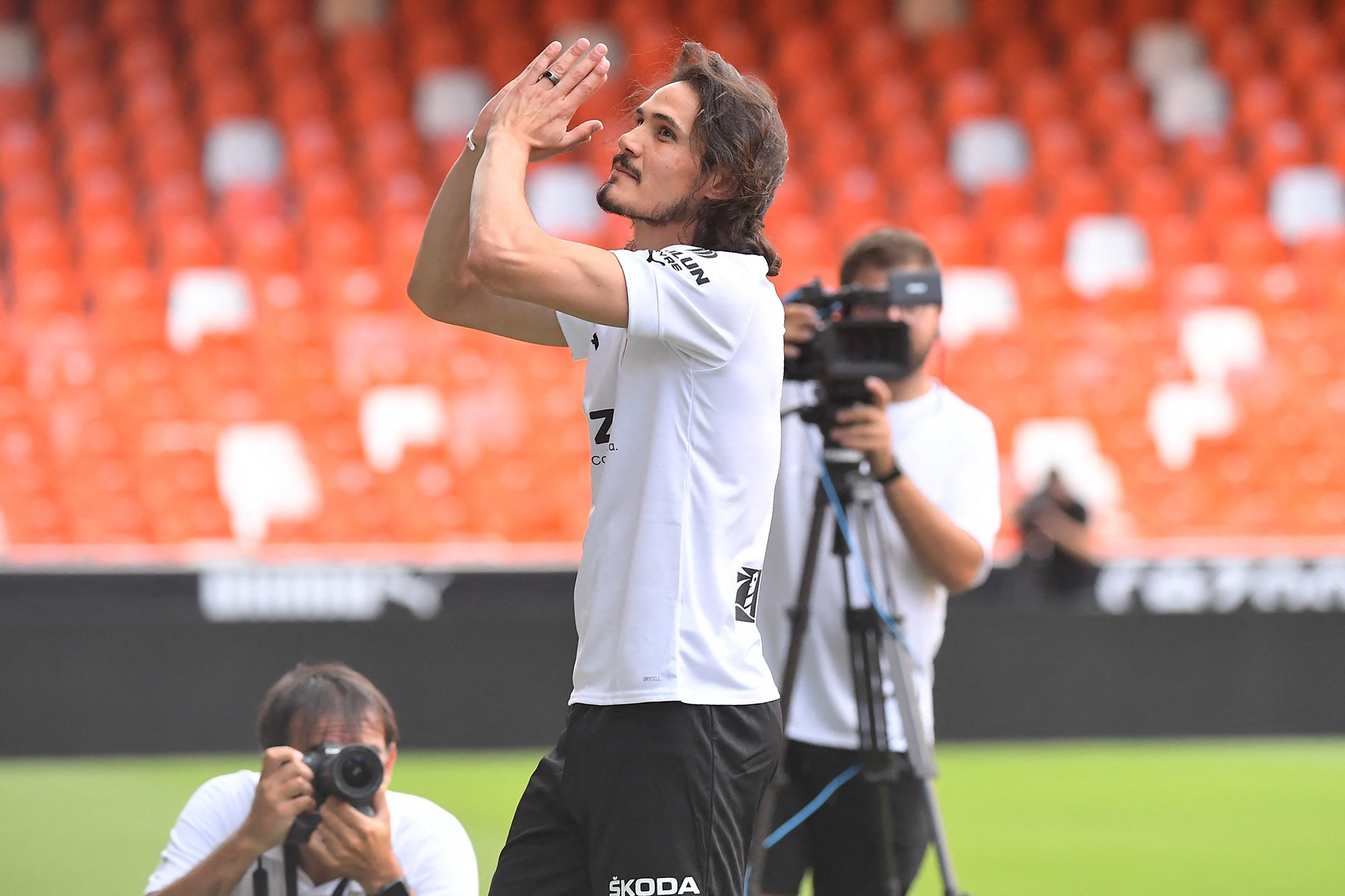 Cavani có bến đỗ mới 1