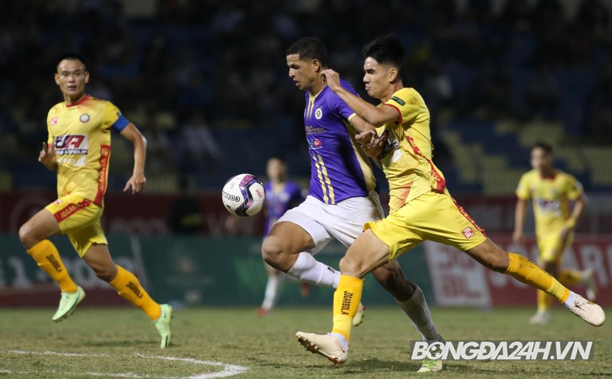 Hà Nội bị cầm hoà bởi pha ghi bàn của sao trẻ lần đầu đá V-League 7