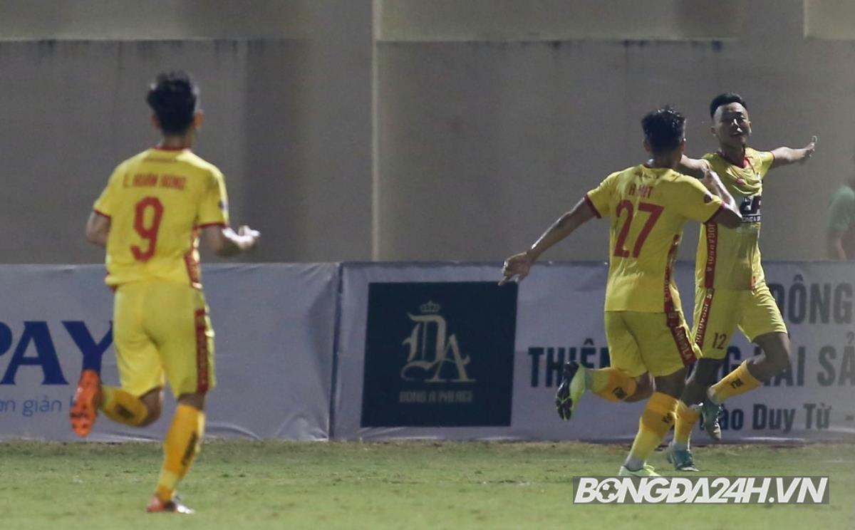 Hà Nội bị cầm hoà bởi pha ghi bàn của sao trẻ lần đầu đá V-League 5