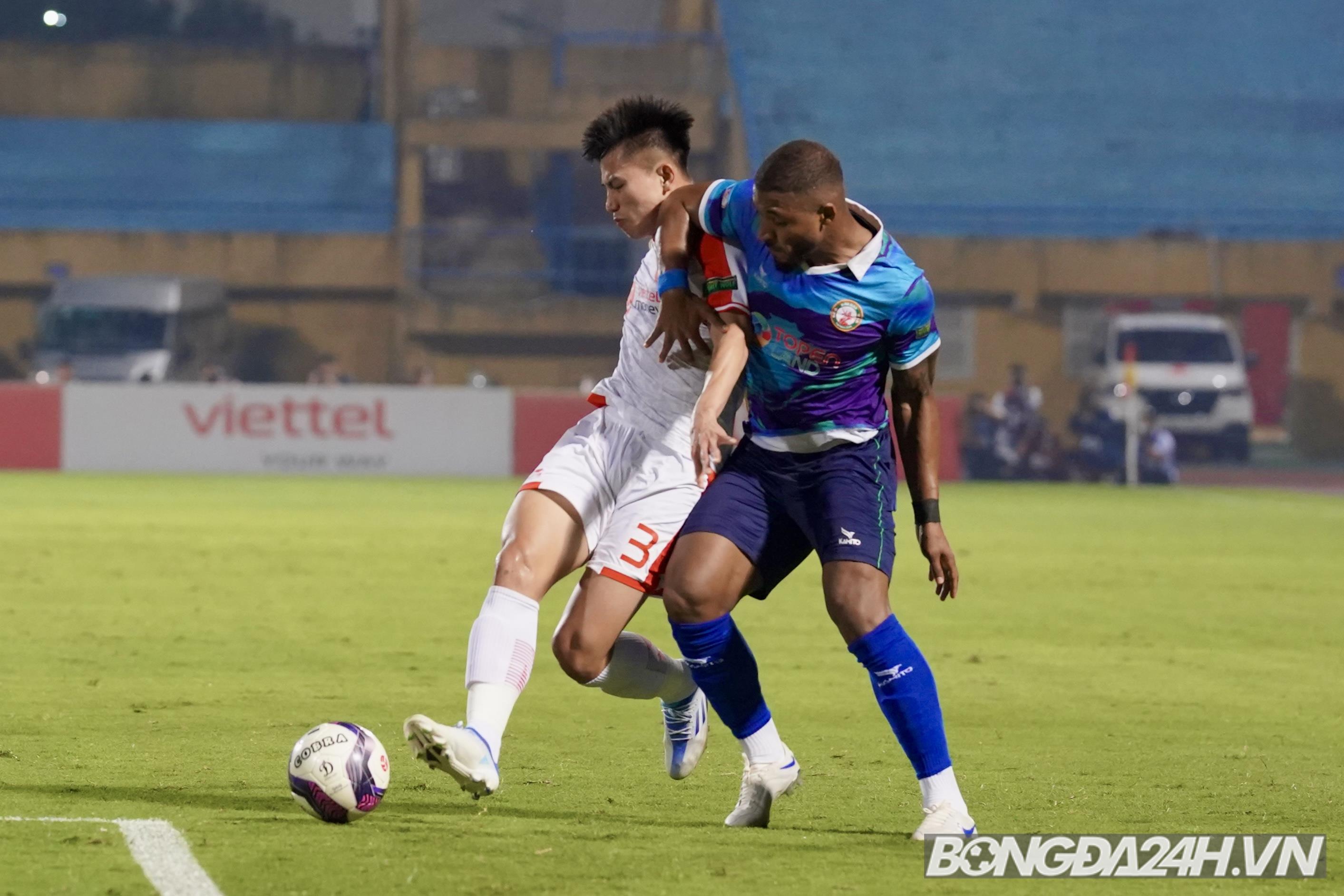 Đức Chinh ngăn cản Thanh Thịnh nổi nóng với ngoại binh Viettel FC 3
