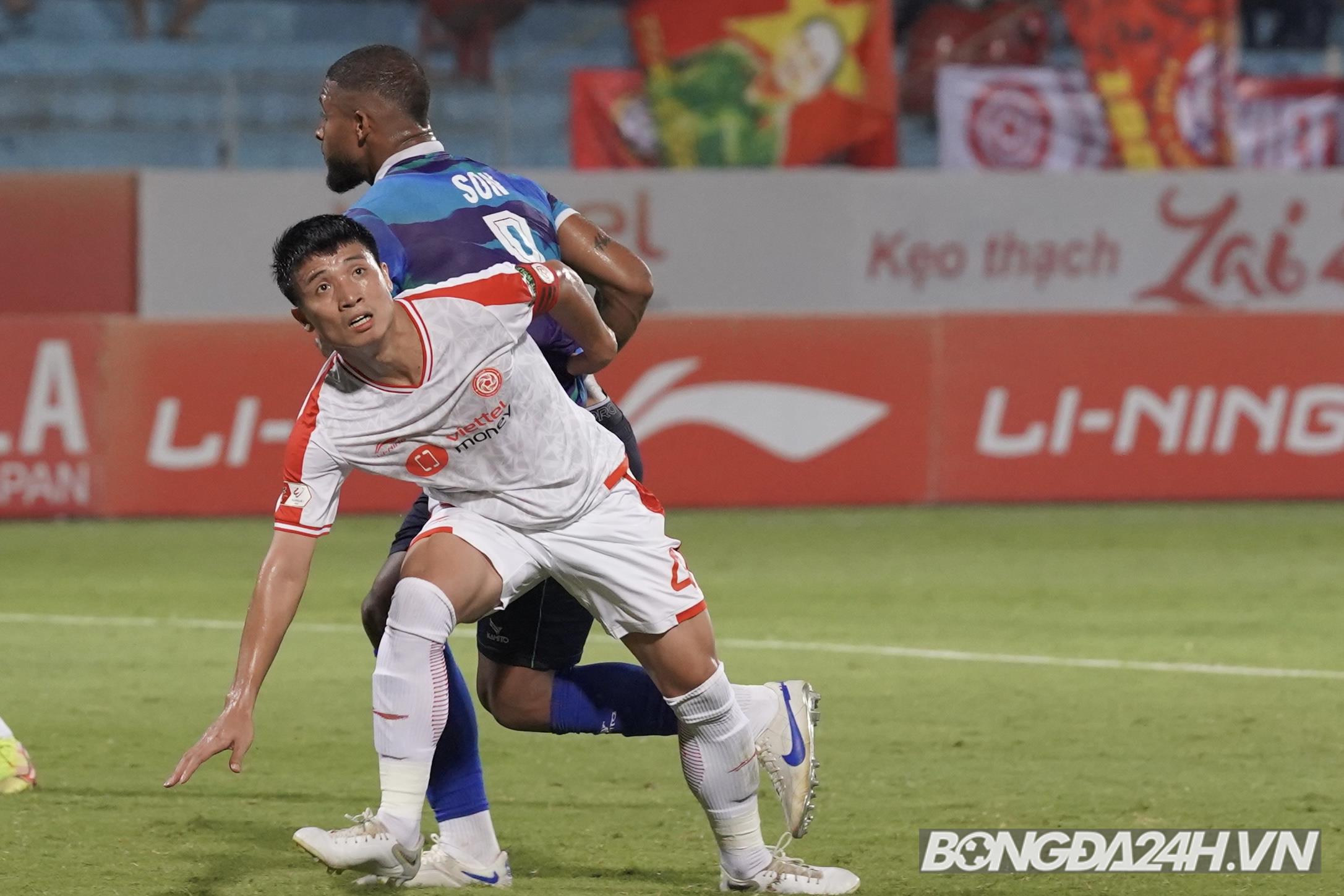 Đức Chinh ngăn cản Thanh Thịnh nổi nóng với ngoại binh Viettel FC 5