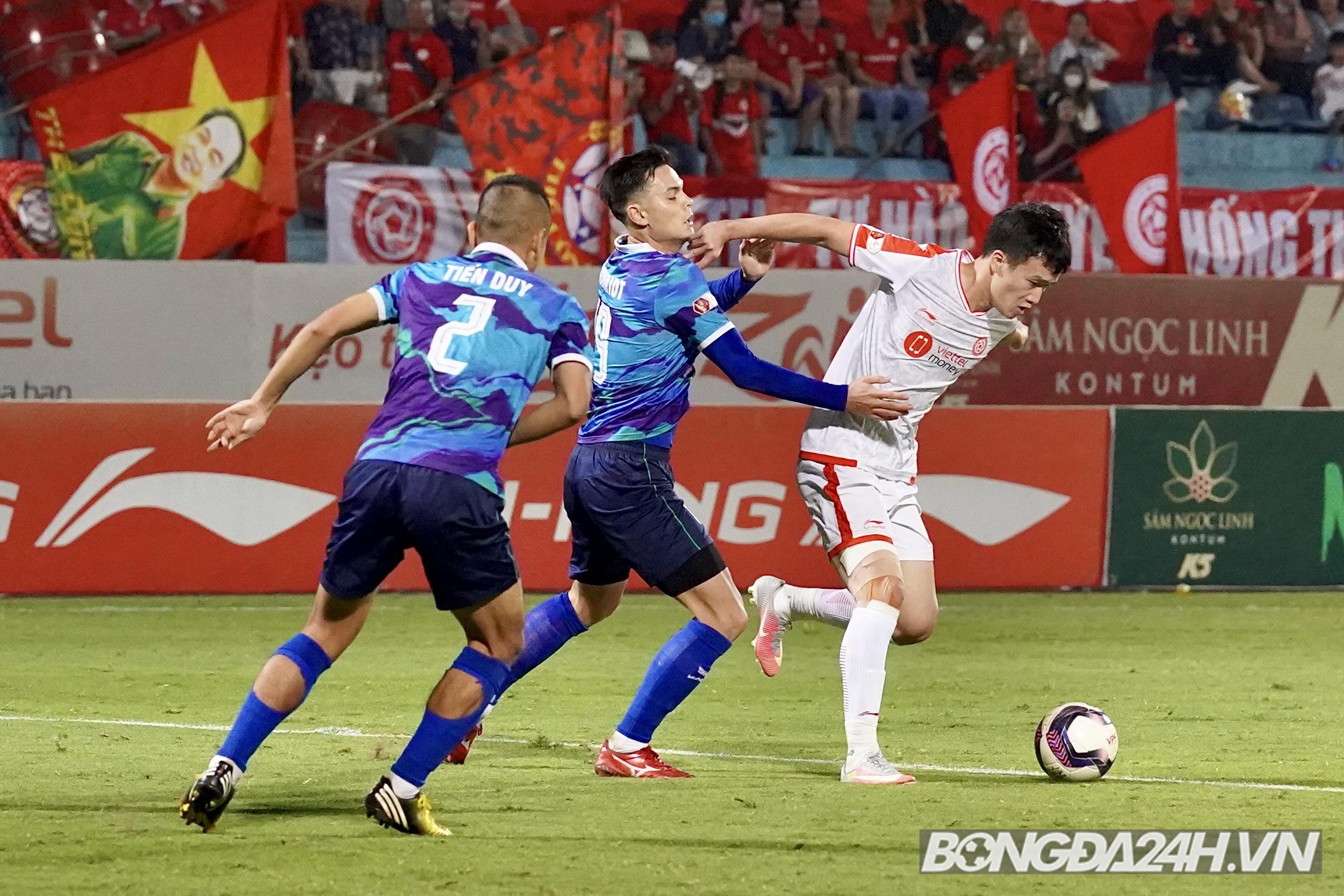 Đức Chinh ngăn cản Thanh Thịnh nổi nóng với ngoại binh Viettel FC 6