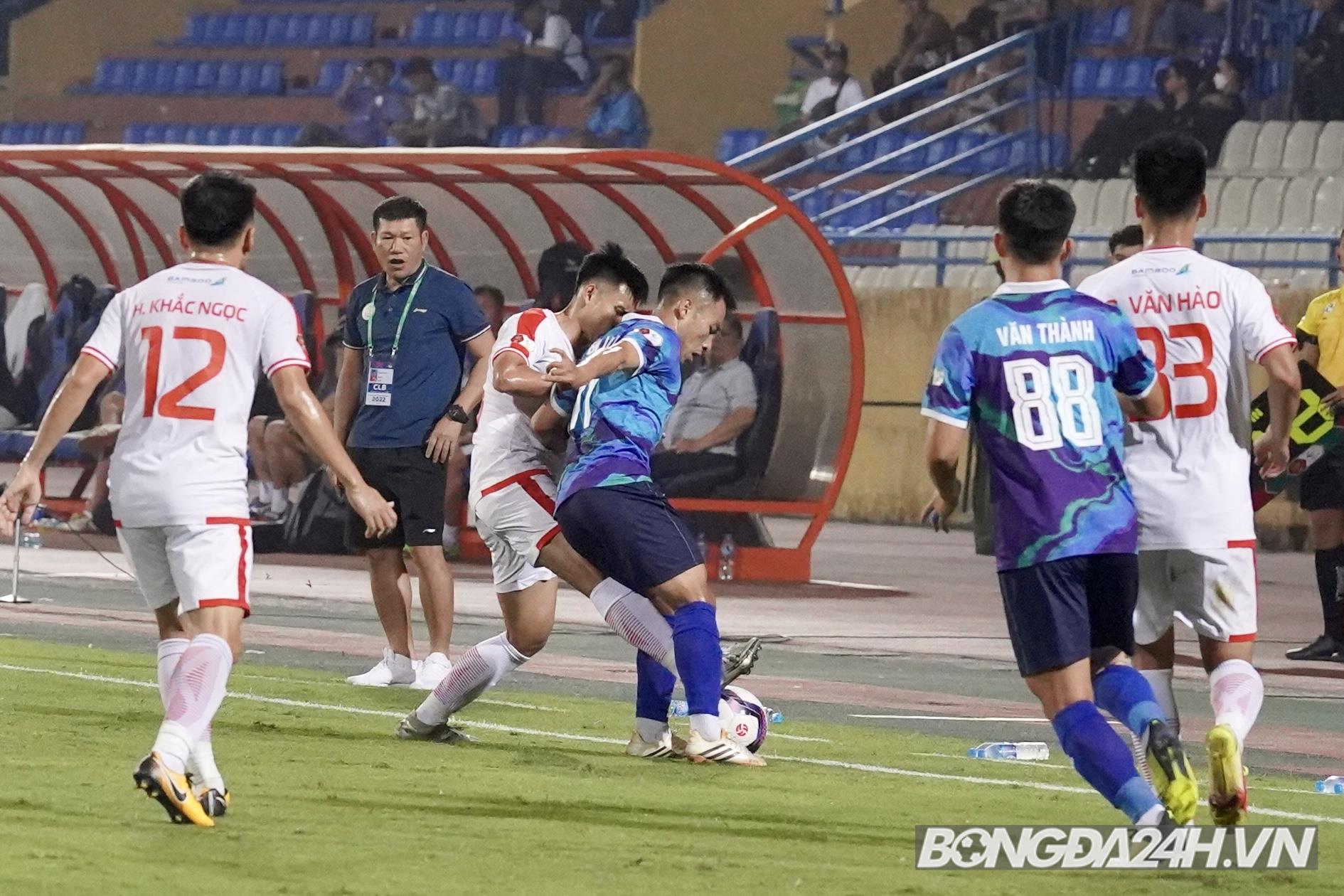 Đức Chinh ngăn cản Thanh Thịnh nổi nóng với ngoại binh Viettel FC 7