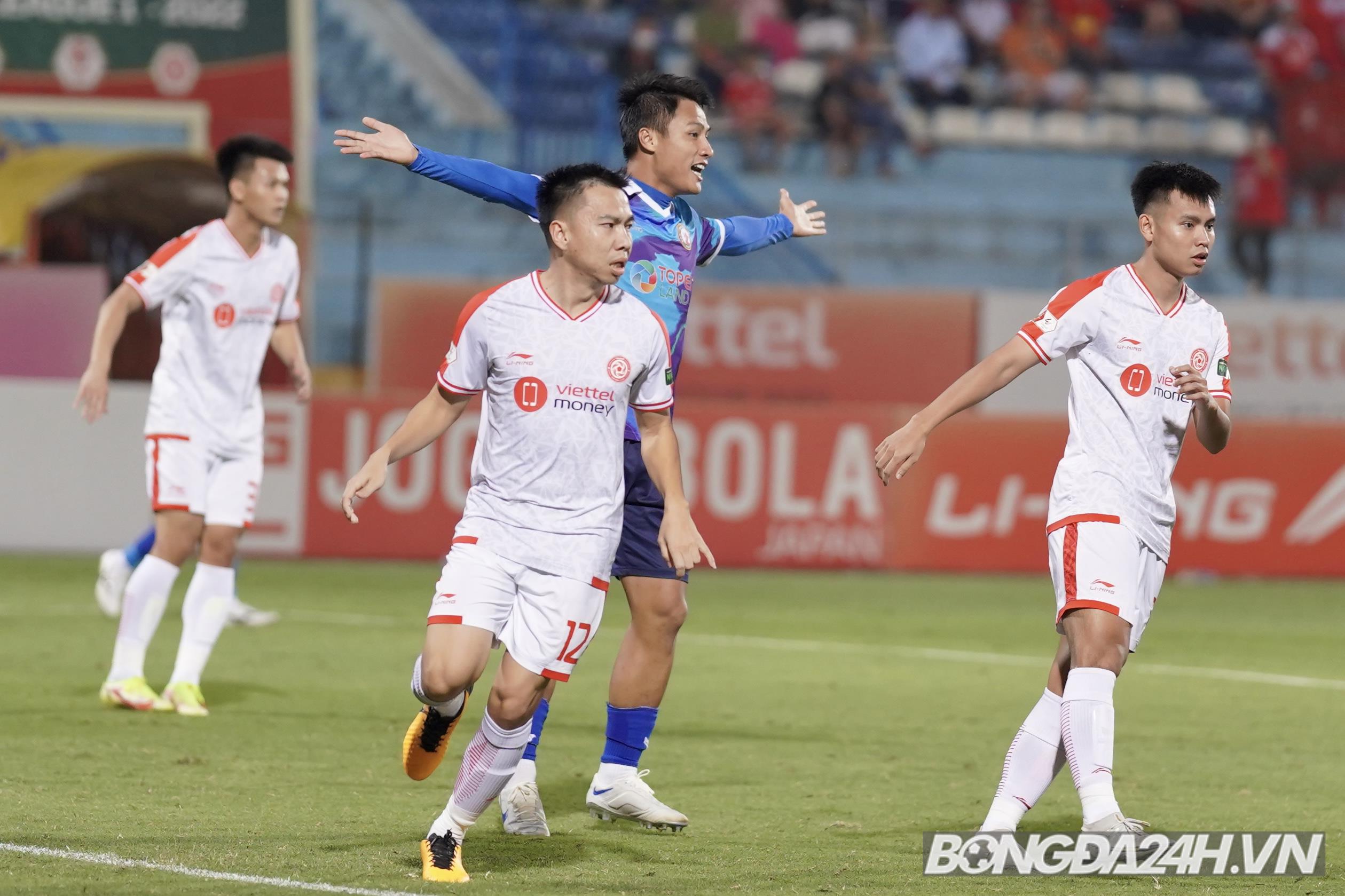 Đức Chinh ngăn cản Thanh Thịnh nổi nóng với ngoại binh Viettel FC 1