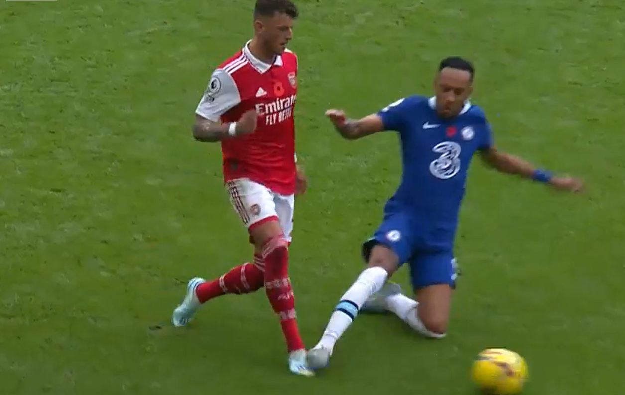 Mikel Arteta đòi thẻ đỏ cho Pierre-Emerick Aubamyang 1 Mikel Arteta đòi thẻ đỏ cho Pierre-Emerick Aubamyang 1