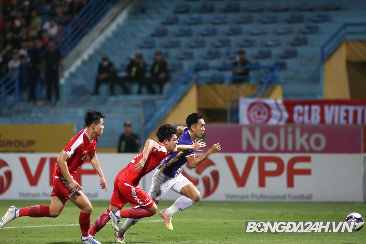 Nỗ lực của Nguyên Mạnh không cản bước được Hà Nội 4