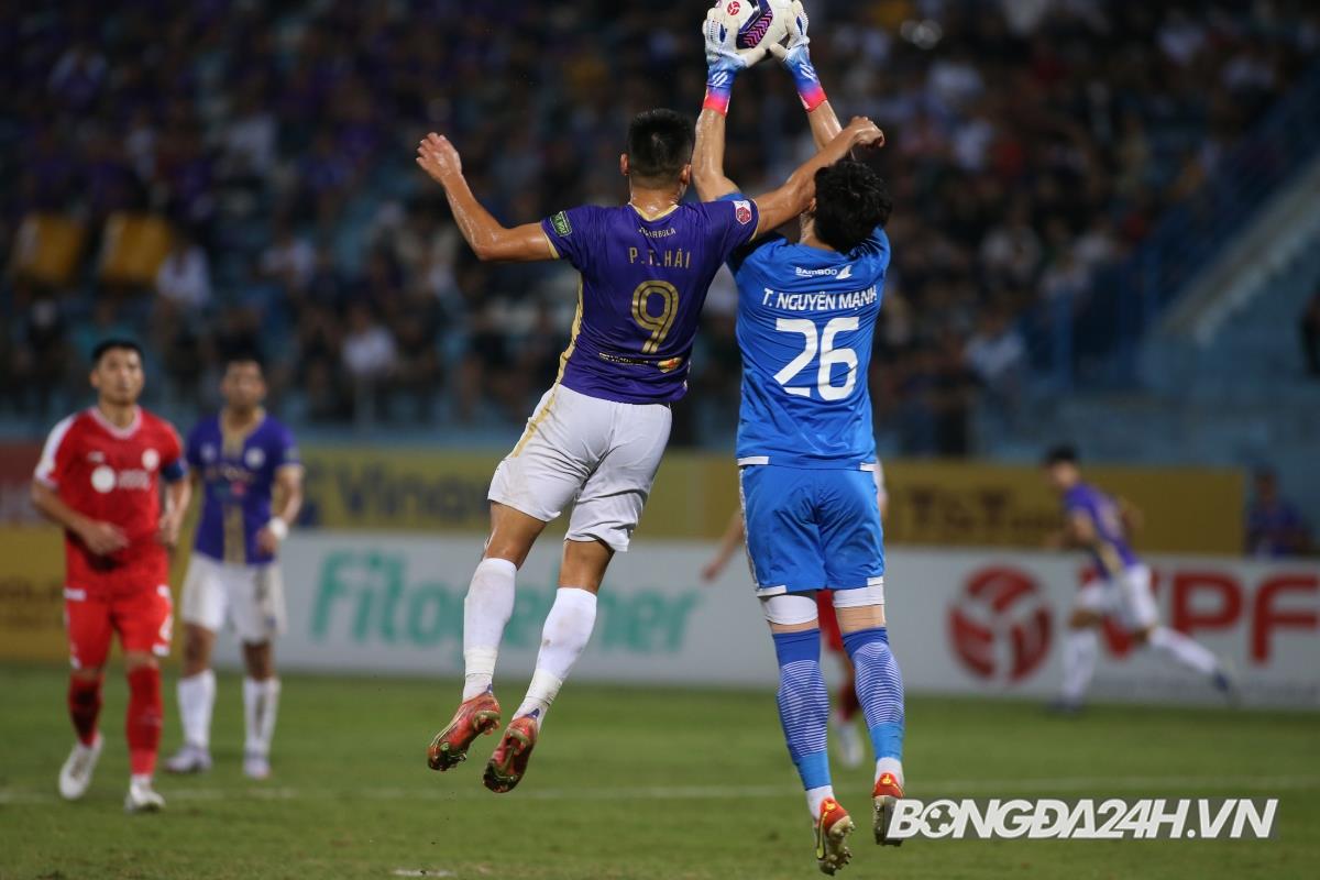 Nỗ lực của Nguyên Mạnh không cản bước được Hà Nội 6