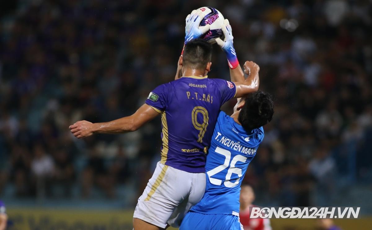 Nỗ lực của Nguyên Mạnh không cản bước được Hà Nội 7