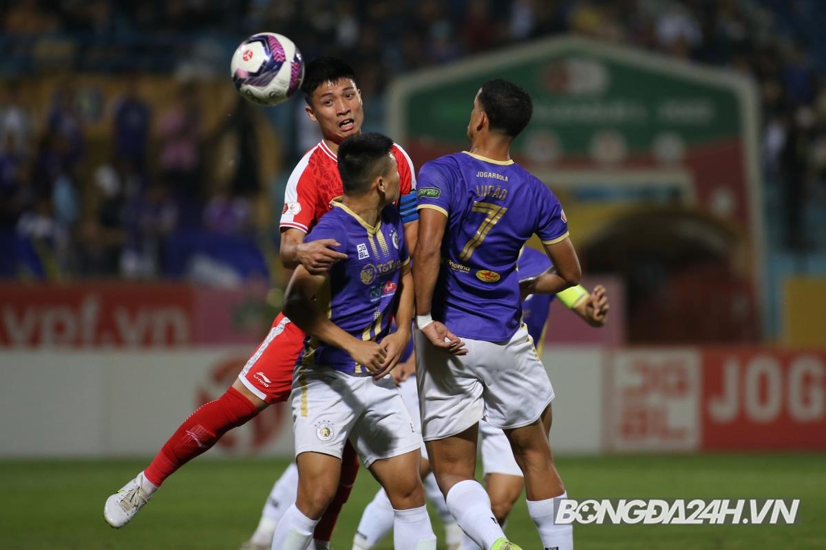 Nỗ lực của Nguyên Mạnh không cản bước được Hà Nội 1