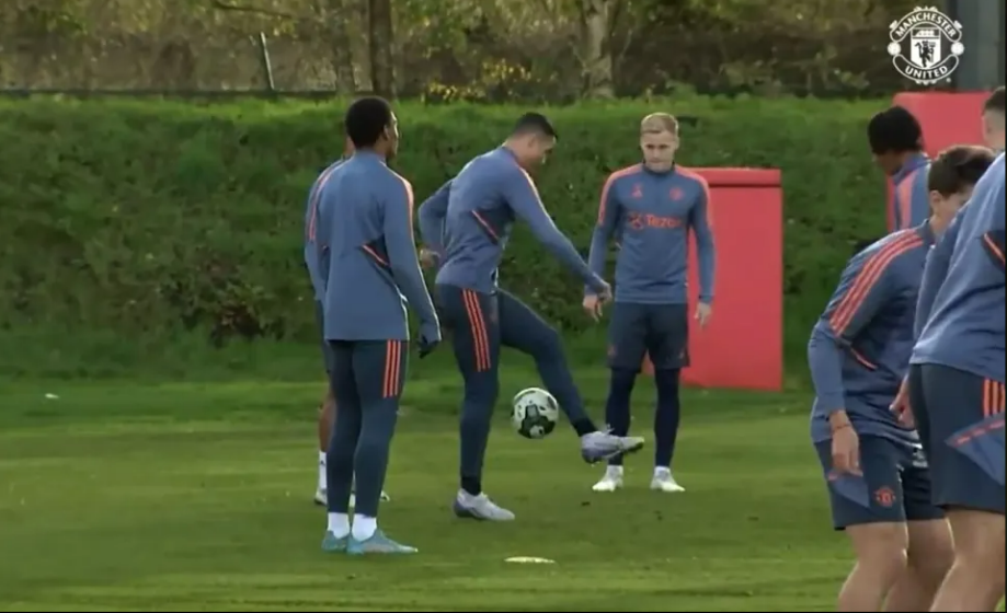 NHM choáng váng với kỹ thuật của Cristiano Ronaldo NHM choang vang voi ky thuat cua Cristiano Ronaldo