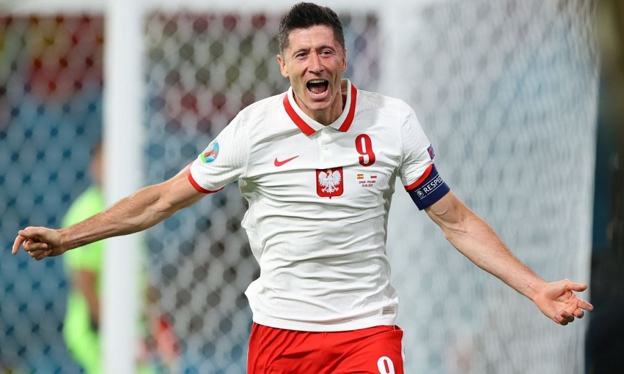 HLV Deschamps nhắc nhở tuyển Pháp về sự nguy hiểm của Lewandowski 1