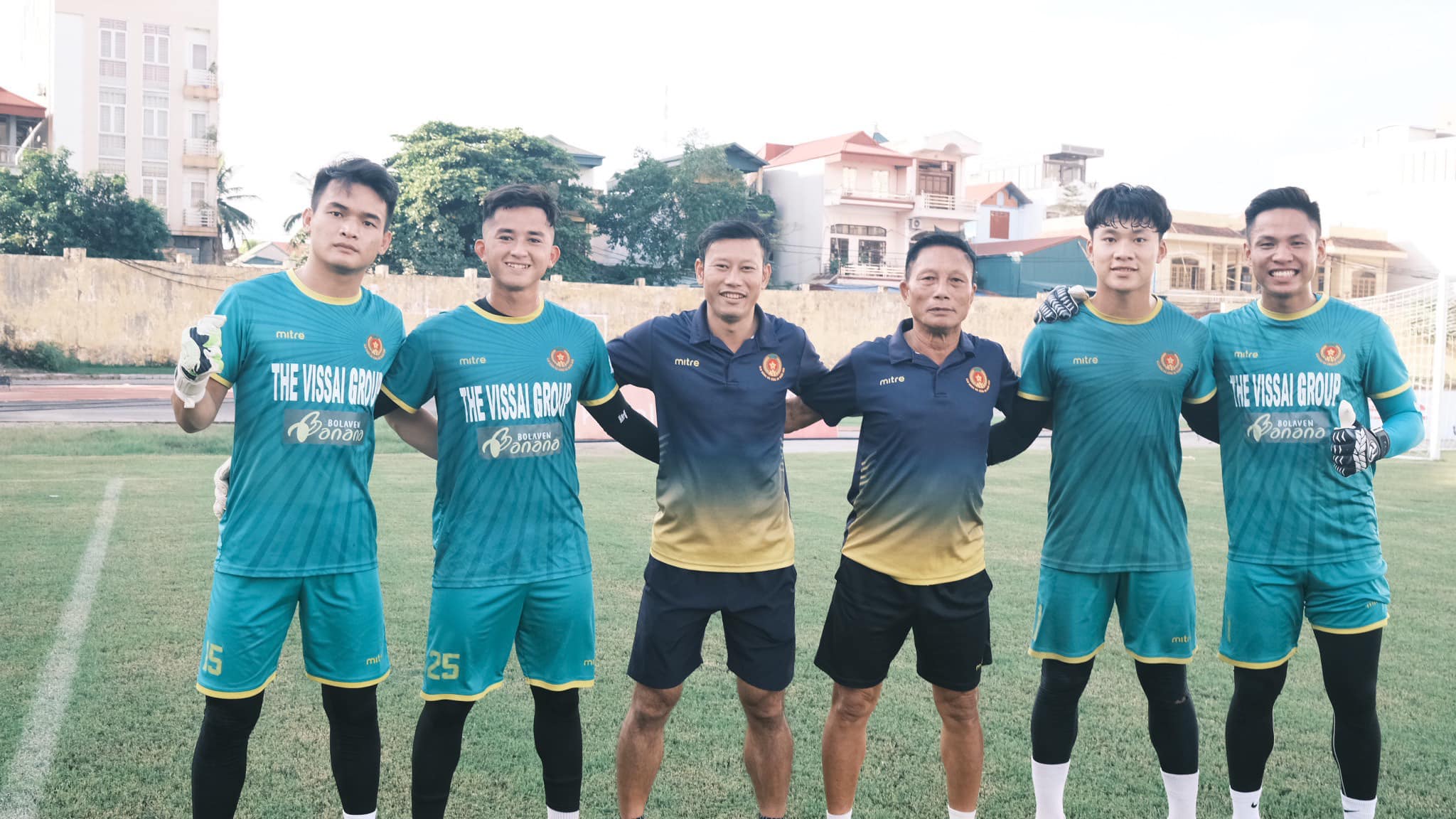 HLV Thạch Bảo Khanh luôn là truyền cảm hứng thi đấu cho các cầu thủ của CLB CAND HLV Thach Bao Khanh luon la truyen cam hung thi dau cho cac cau thu cua CLB CAND