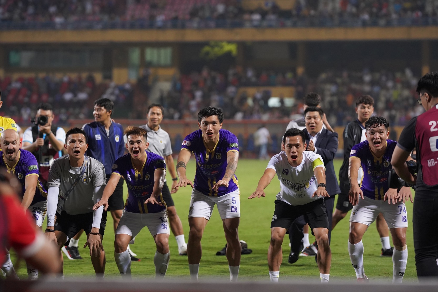 CLB Ha Noi an mung chuc vo dich V-League 2022