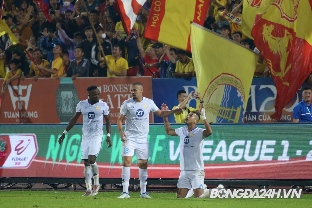 Ngoại binh Sài Gòn bật khóc sau trận thua Nam Định 2