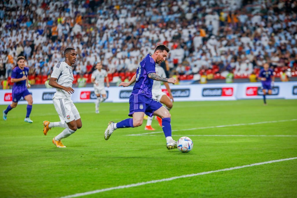 Đối thủ bị cấm phạm lỗi với Messi 1