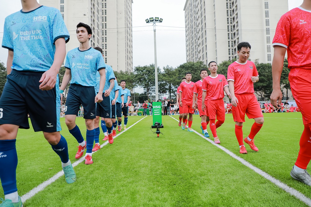 Tiktoker Lê Bống, diễn viên Bảo Hân xỏ giày ra sân đá bóng 2