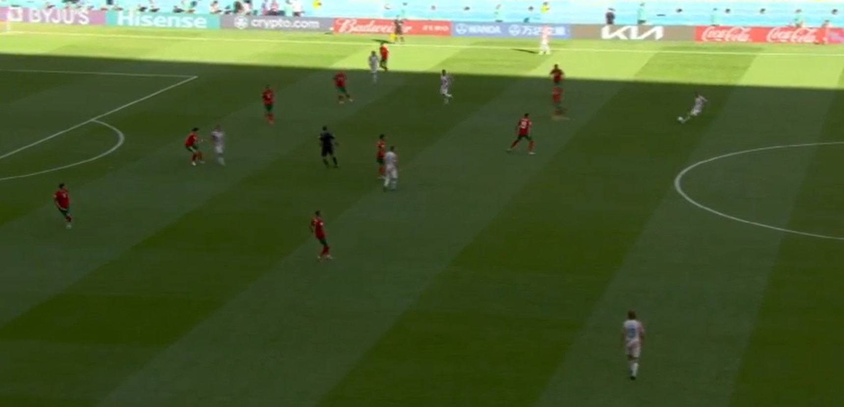 Lá chắn Amrabat khiến dải ngân hà hàng tiền vệ Croatia tắt điện 1 Lá chắn Amrabat khiến dải ngân hà hàng tiền vệ Croatia tắt điện 1