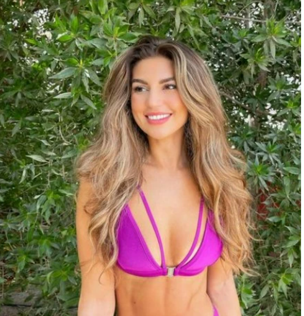 Chiêm ngưỡng bạn gái tuyệt đẹp của ngôi sao Xứ Wales - Kieffer Moore 3