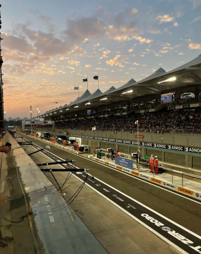 Con gái Pep Guardiola cực kỳ quyến rũ khi đi xem F1 4