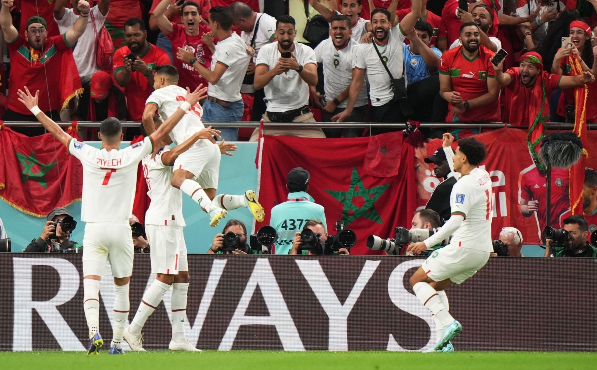 Tiền đạo ĐT Bỉ sơn móng tay 3 Tiền đạo ĐT Bỉ sơn móng tay 3