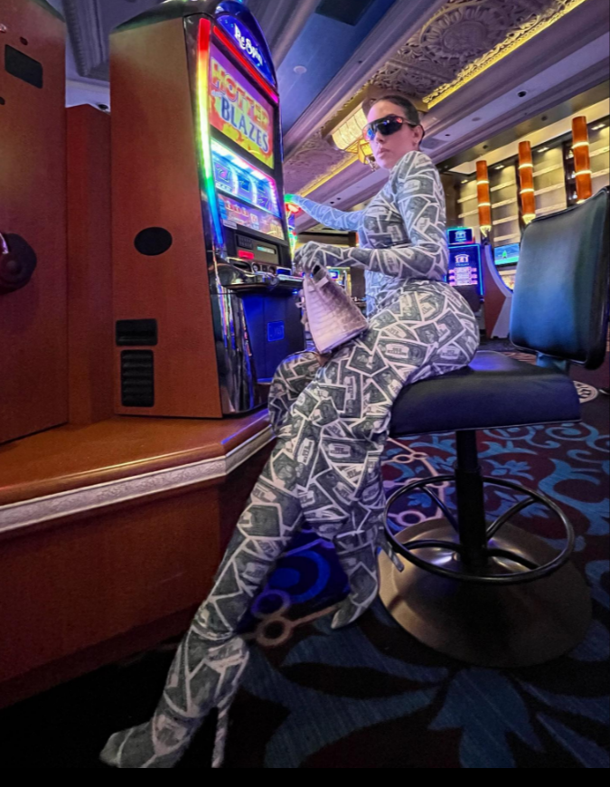 Georgina Rodriguez cực ngầu trong bộ trang phục đặc biệt 2